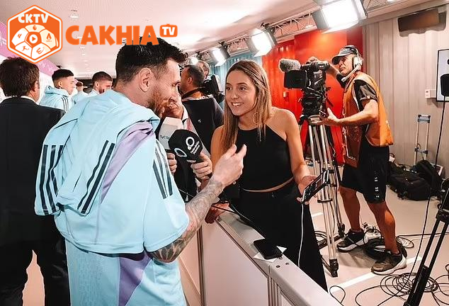 Messi và Sofia Martinez dính tin đồn tình cảm tại World Cup 2022. Ảnh: Daily Mail